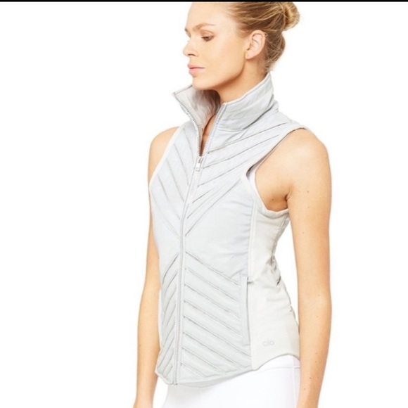Alo Yoga Silver Reflective Puffer Vest. Probable Small. - Picture 1 of 16